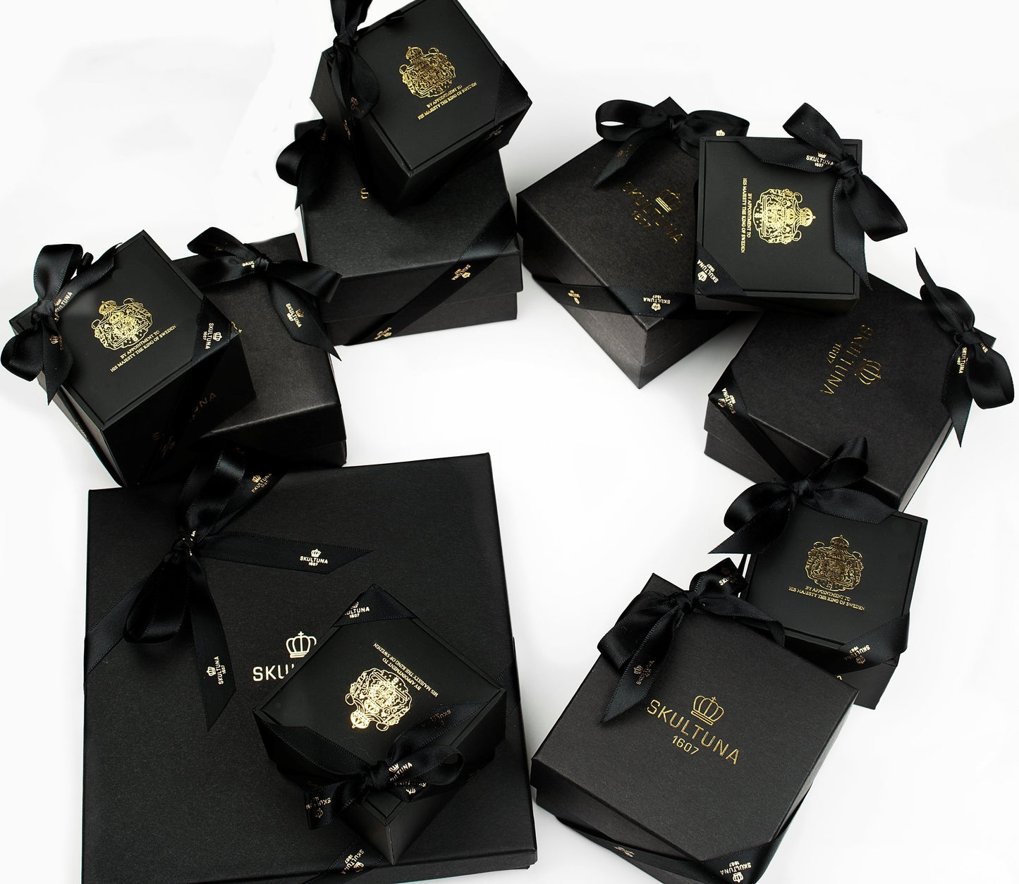 kultuna SB Cuff Thin gold bracelets in multiple luxury gift boxes