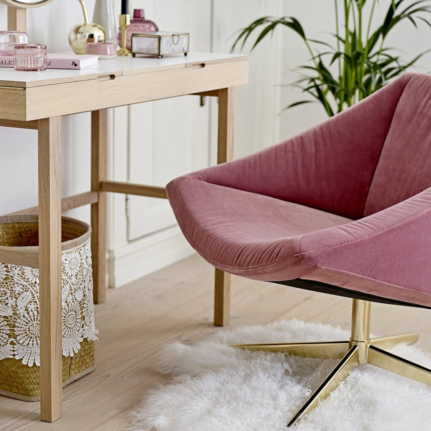 WHITE MONGOLIAN SHEEPSKIN